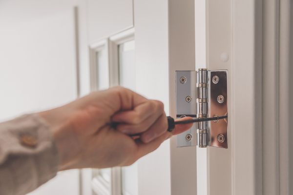 Hinge Repair in San Angelo