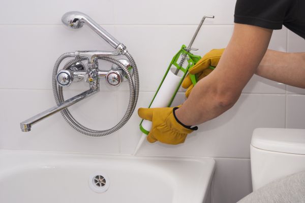 Bathtub Caulking in San Angelo